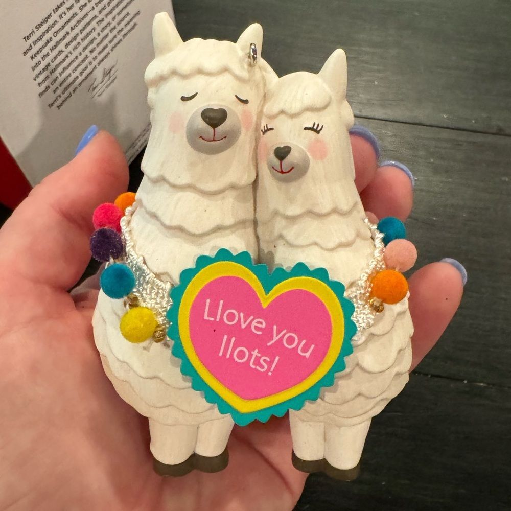 Hallmark Keepsake “Llove You Llots” Llama Couple 2021 Ornament